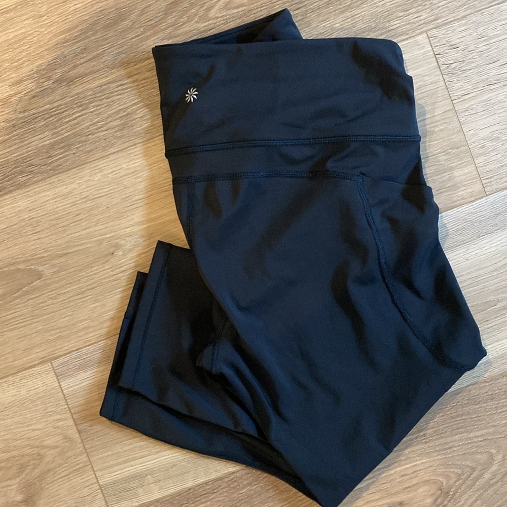 Athleta ultimate stash capri leggings, black, large